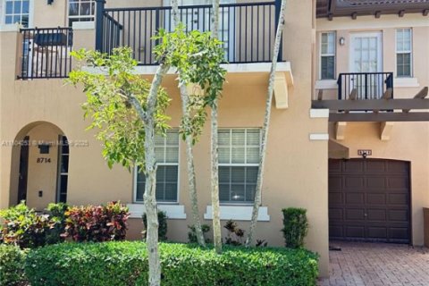 Adosado en venta en Davie, Florida, 3 dormitorios, 192.31 m2 № 1727841 - foto 2