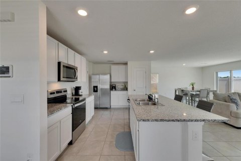House in Dade City, Florida 4 bedrooms, 214.14 sq.m. № 1628806 - photo 3
