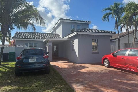 House in Miami, Florida 4 bedrooms, 188.31 sq.m. № 2006105 - photo 3