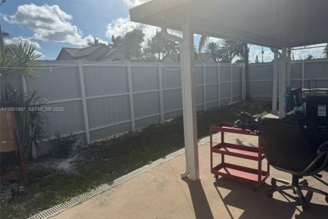 House in Miami, Florida 4 bedrooms, 188.31 sq.m. № 2006105 - photo 29