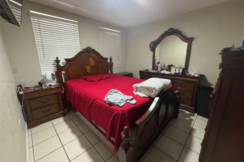 House in Miami, Florida 4 bedrooms, 188.31 sq.m. № 2006105 - photo 19