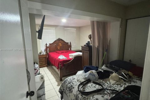 House in Miami, Florida 4 bedrooms, 188.31 sq.m. № 2006105 - photo 18