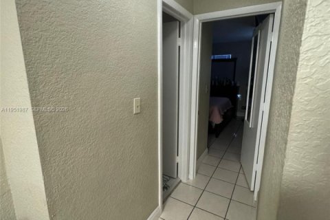 House in Miami, Florida 4 bedrooms, 188.31 sq.m. № 2006105 - photo 6