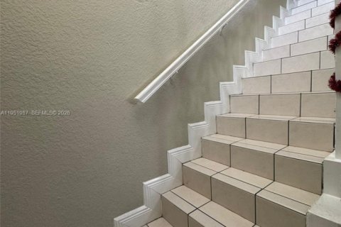 House in Miami, Florida 4 bedrooms, 188.31 sq.m. № 2006105 - photo 23