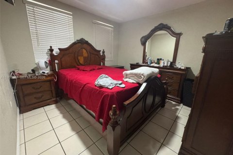 House in Miami, Florida 4 bedrooms, 188.31 sq.m. № 2006105 - photo 20