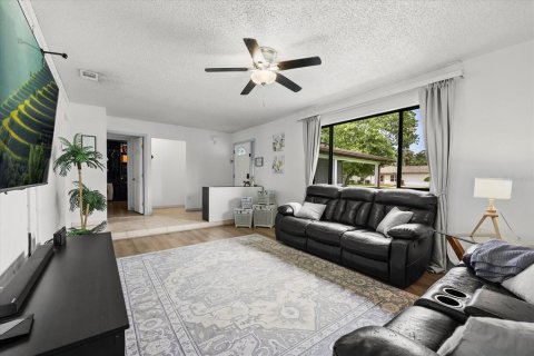 House in Port Orange, Florida 3 bedrooms, 167.04 sq.m. № 1777097 - photo 10