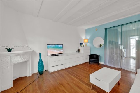 Condominio en venta en Miami Beach, Florida, 1 dormitorio, 43.66 m2 № 1709806 - foto 1