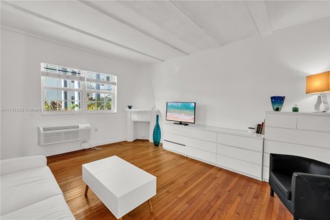 Condominio en venta en Miami Beach, Florida, 1 dormitorio, 43.66 m2 № 1709806 - foto 2