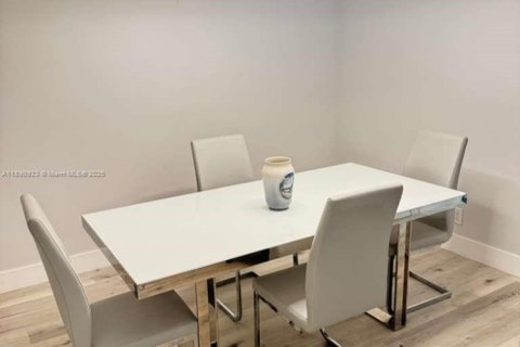 Casa en alquiler en Weston, Florida, 4 dormitorios, 198.16 m2 № 1944728 - foto 13