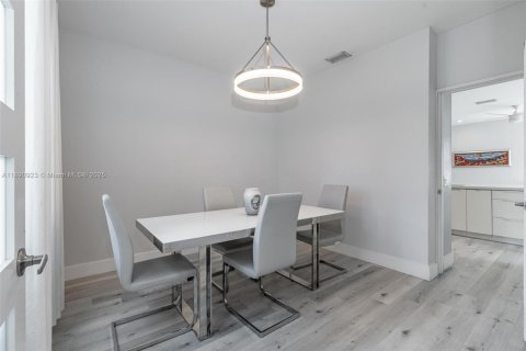 Casa en alquiler en Weston, Florida, 4 dormitorios, 198.16 m2 № 1944728 - foto 22