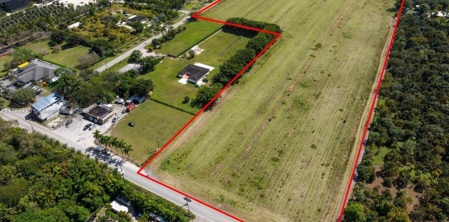 Propiedad comercial en Homestead, Florida № 1185245