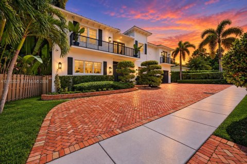 Villa ou maison à Fort Lauderdale, Floride 5 chambres, 418.34 m2 № 2418273