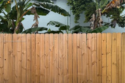 Снять в аренду таунхаус в Майами, Флорида 3 спальни, 121.7м2, № 1957142 - фото 12