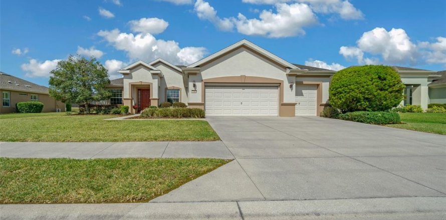 House in Ocala, Florida 3 bedrooms, 197.14 sq.m. № 1612648
