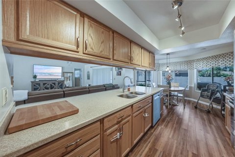 House in Weeki Wachee, Florida 3 bedrooms, 159.42 sq.m. № 2203783 - photo 18