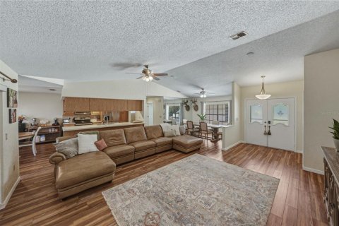 House in Weeki Wachee, Florida 3 bedrooms, 159.42 sq.m. № 2203783 - photo 6
