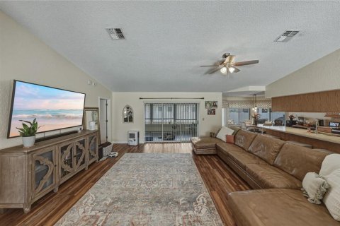 House in Weeki Wachee, Florida 3 bedrooms, 159.42 sq.m. № 2203783 - photo 8
