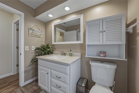 House in Weeki Wachee, Florida 3 bedrooms, 159.42 sq.m. № 2203783 - photo 30