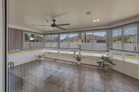 House in Weeki Wachee, Florida 3 bedrooms, 159.42 sq.m. № 2203783 - photo 21