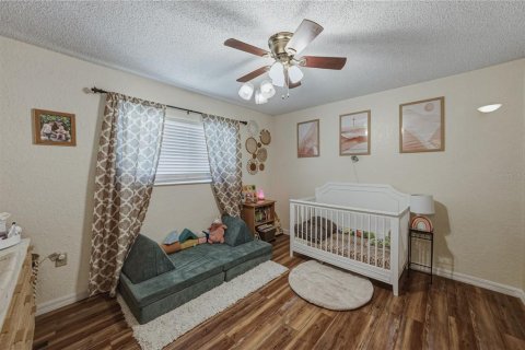 House in Weeki Wachee, Florida 3 bedrooms, 159.42 sq.m. № 2203783 - photo 24