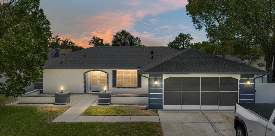House in Weeki Wachee, Florida 3 bedrooms, 159.42 sq.m. № 2203783