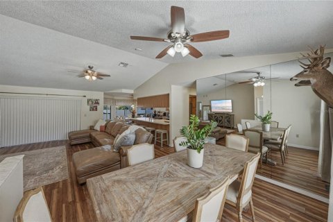 House in Weeki Wachee, Florida 3 bedrooms, 159.42 sq.m. № 2203783 - photo 10