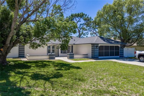 House in Weeki Wachee, Florida 3 bedrooms, 159.42 sq.m. № 2203783 - photo 3