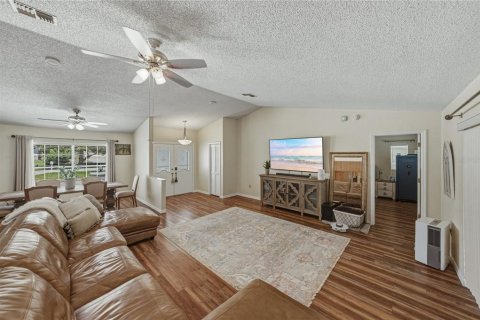 House in Weeki Wachee, Florida 3 bedrooms, 159.42 sq.m. № 2203783 - photo 7