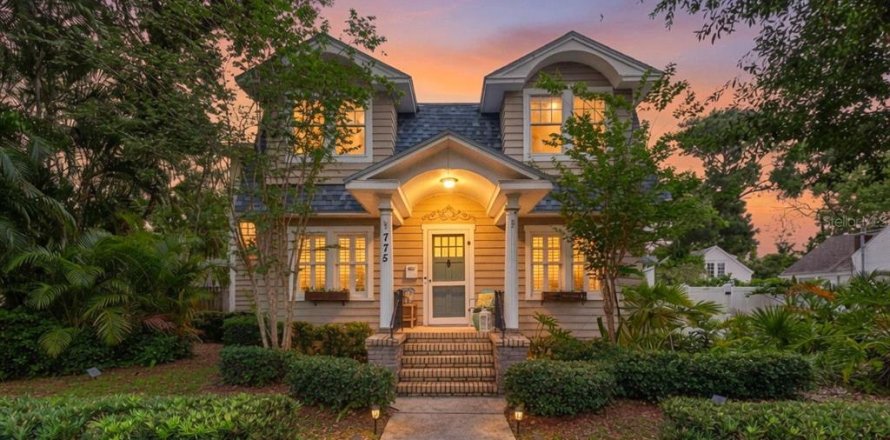 Villa ou maison à Saint Petersburg, Floride 3 chambres, 220.74 m2 № 2149878