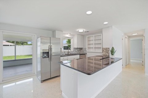 Villa ou maison à vendre à Venice, Floride: 2 chambres, 94.85 m2 № 2287581 - photo 4