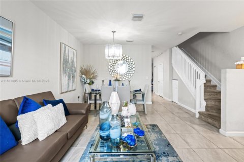 Townhouse in Hialeah, Florida 3 bedrooms, 143.07 sq.m. № 1814753 - photo 11