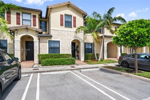Townhouse in Hialeah, Florida 3 bedrooms, 143.07 sq.m. № 1814753 - photo 4