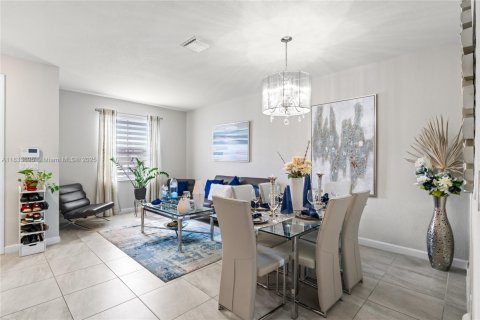 Townhouse in Hialeah, Florida 3 bedrooms, 143.07 sq.m. № 1814753 - photo 14