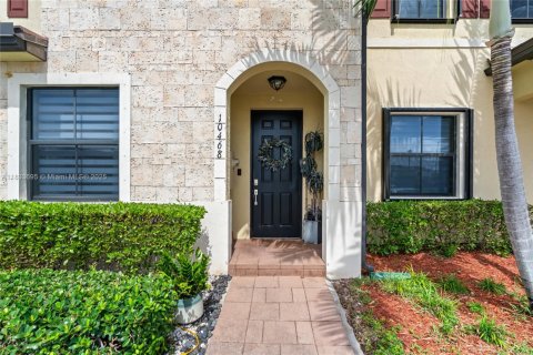 Townhouse in Hialeah, Florida 3 bedrooms, 143.07 sq.m. № 1814753 - photo 3