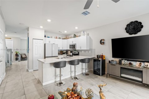 Townhouse in Hialeah, Florida 3 bedrooms, 143.07 sq.m. № 1814753 - photo 27