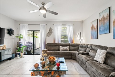 Townhouse in Hialeah, Florida 3 bedrooms, 143.07 sq.m. № 1814753 - photo 21