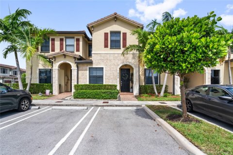 Townhouse in Hialeah, Florida 3 bedrooms, 143.07 sq.m. № 1814753 - photo 2