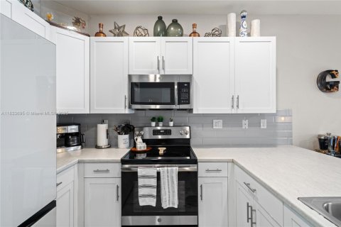 Townhouse in Hialeah, Florida 3 bedrooms, 143.07 sq.m. № 1814753 - photo 17