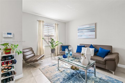 Townhouse in Hialeah, Florida 3 bedrooms, 143.07 sq.m. № 1814753 - photo 9