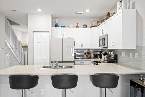 Townhouse in Hialeah, Florida 3 bedrooms, 143.07 sq.m. № 1814753 - photo 19
