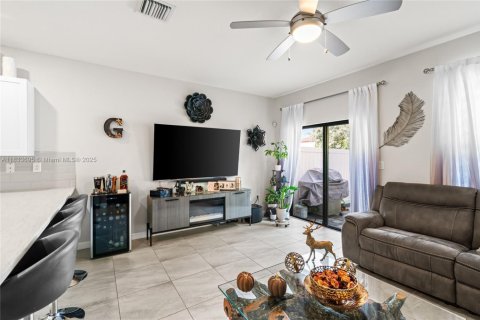 Townhouse in Hialeah, Florida 3 bedrooms, 143.07 sq.m. № 1814753 - photo 22