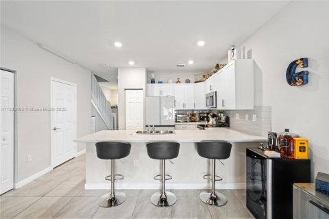 Townhouse in Hialeah, Florida 3 bedrooms, 143.07 sq.m. № 1814753 - photo 18
