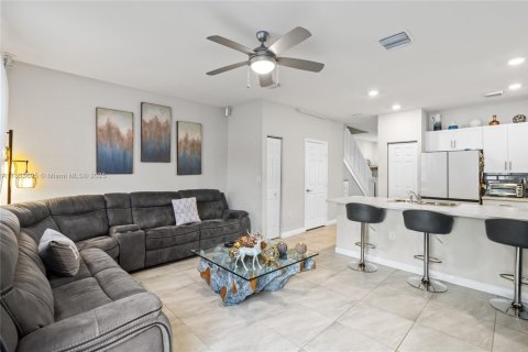 Townhouse in Hialeah, Florida 3 bedrooms, 143.07 sq.m. № 1814753 - photo 25
