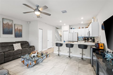 Townhouse in Hialeah, Florida 3 bedrooms, 143.07 sq.m. № 1814753 - photo 24