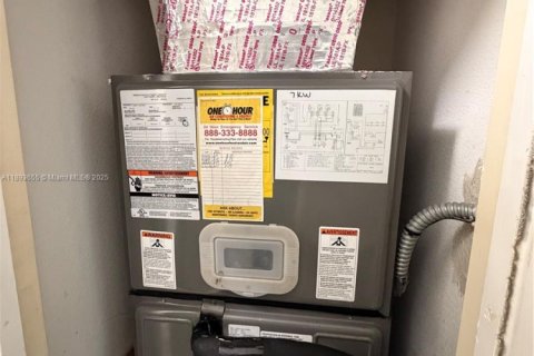 Touwnhouse à vendre à Sunrise, Floride: 3 chambres, 148.27 m2 № 2022287 - photo 5