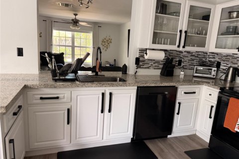 Touwnhouse à vendre à Sunrise, Floride: 3 chambres, 148.27 m2 № 2022287 - photo 13