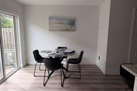 Touwnhouse à vendre à Sunrise, Floride: 3 chambres, 148.27 m2 № 2022287 - photo 10