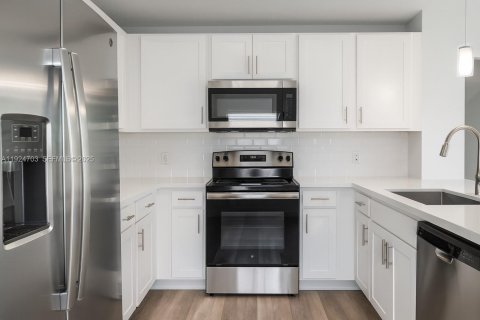 Condo in West Palm Beach, Florida, 3 bedrooms № 1982991 - photo 3