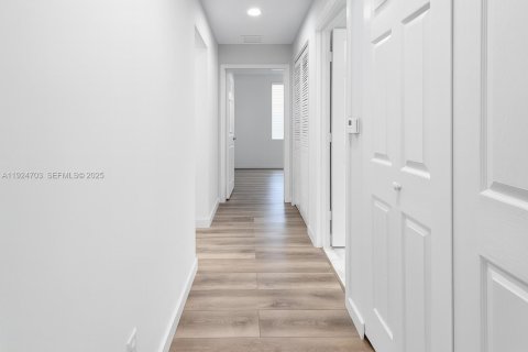 Condo in West Palm Beach, Florida, 3 bedrooms № 1982991 - photo 10