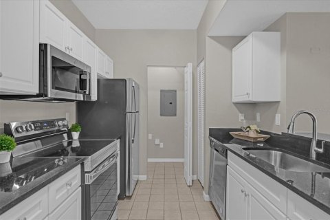 Condo in Orlando, Florida, 3 bedrooms  № 1549680 - photo 13